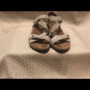 Toas Sandals excellent condition. Like new